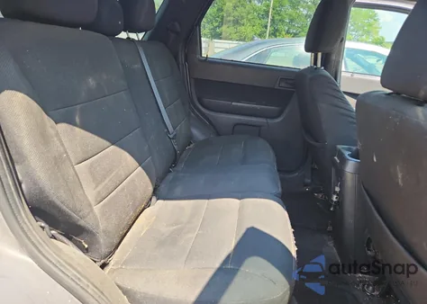 2010 Ford Escape Xlt z USA, uszkodzony, nr VIN 1FMCU9D75AKA30609